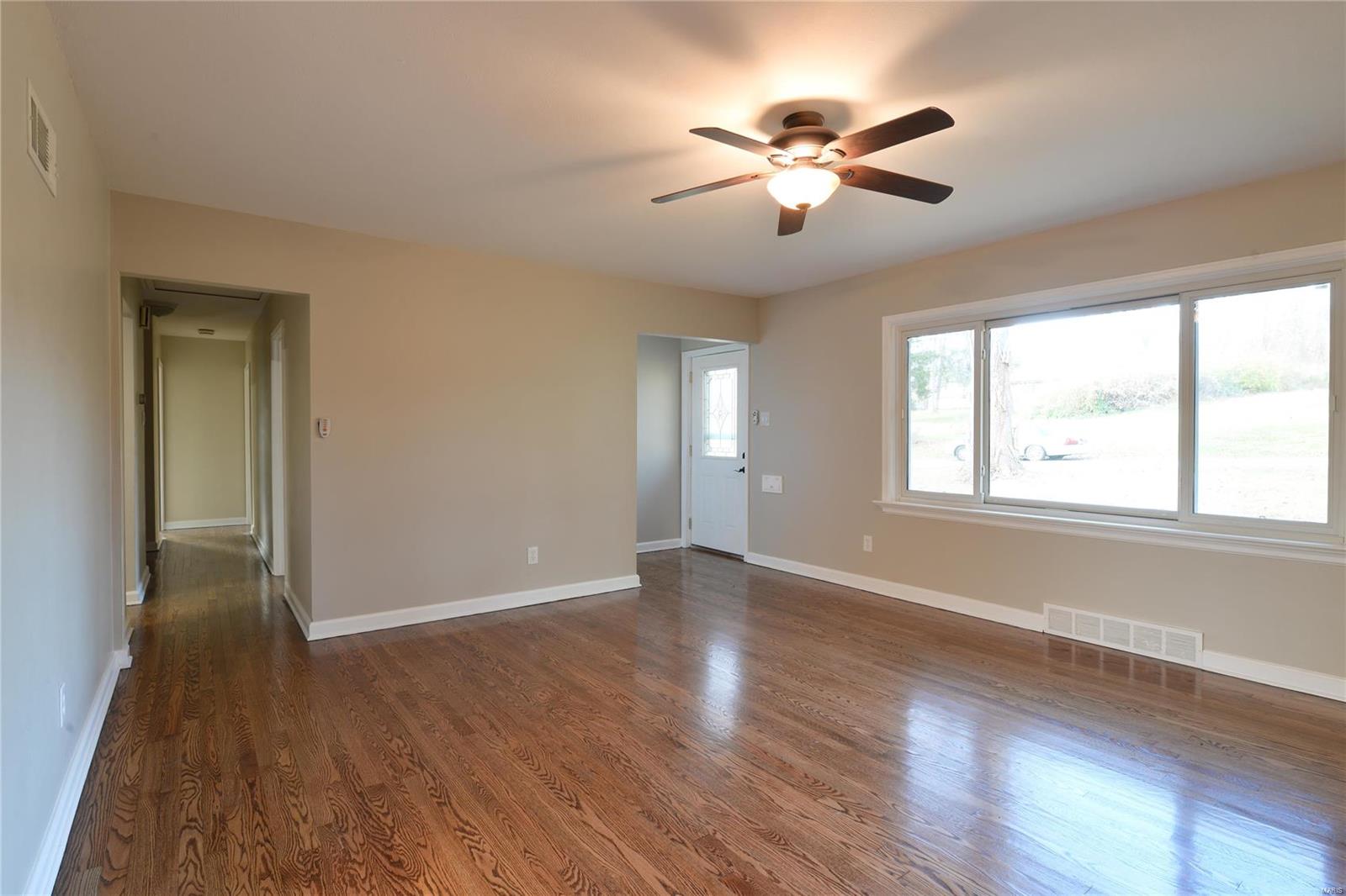 1302 Stein Road St. Louis, MO 63135 - Photo 4 of 37 Gallery Image 4