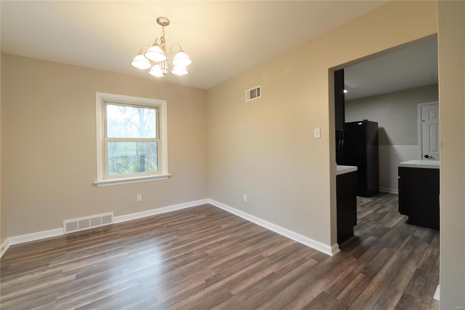 1302 Stein Road St. Louis, MO 63135 - Photo 6 of 37 Gallery Image 6