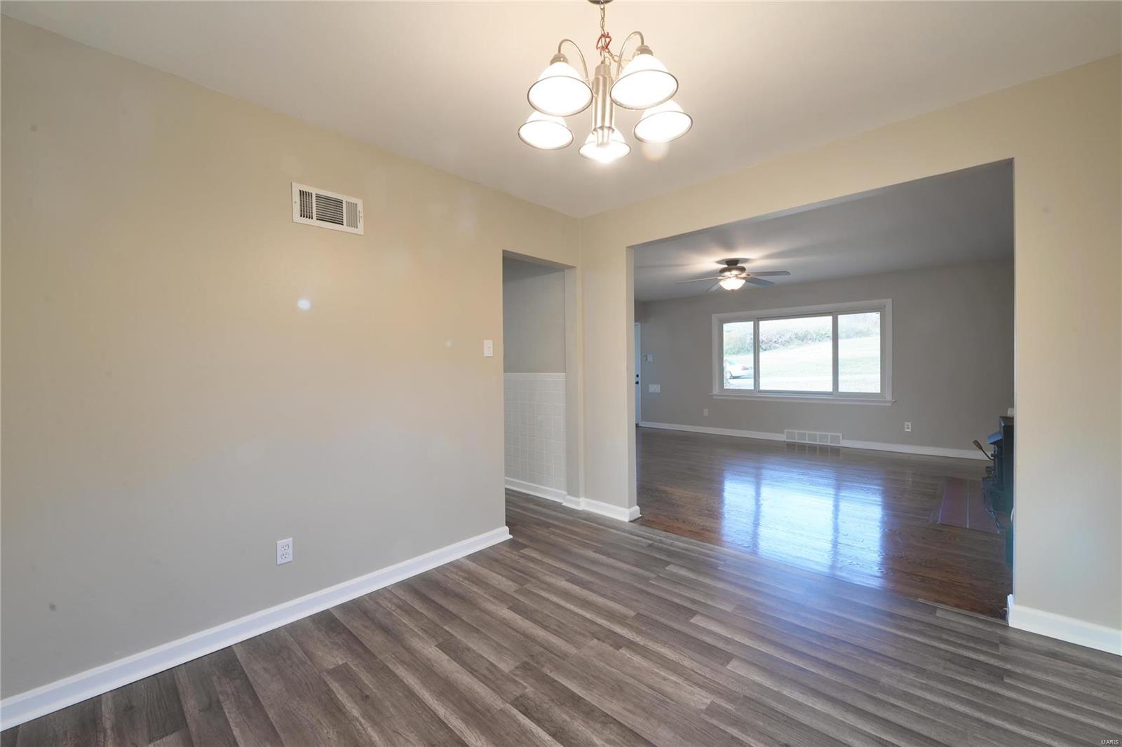 1302 Stein Road St. Louis, MO 63135 - Photo 7 of 37 Gallery Image 7