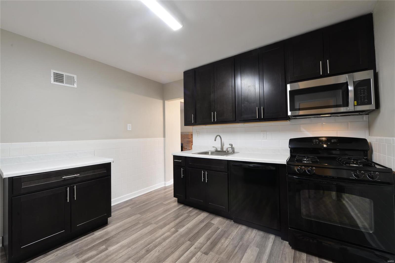 1302 Stein Road St. Louis, MO 63135 - Photo 9 of 37 Gallery Image 9
