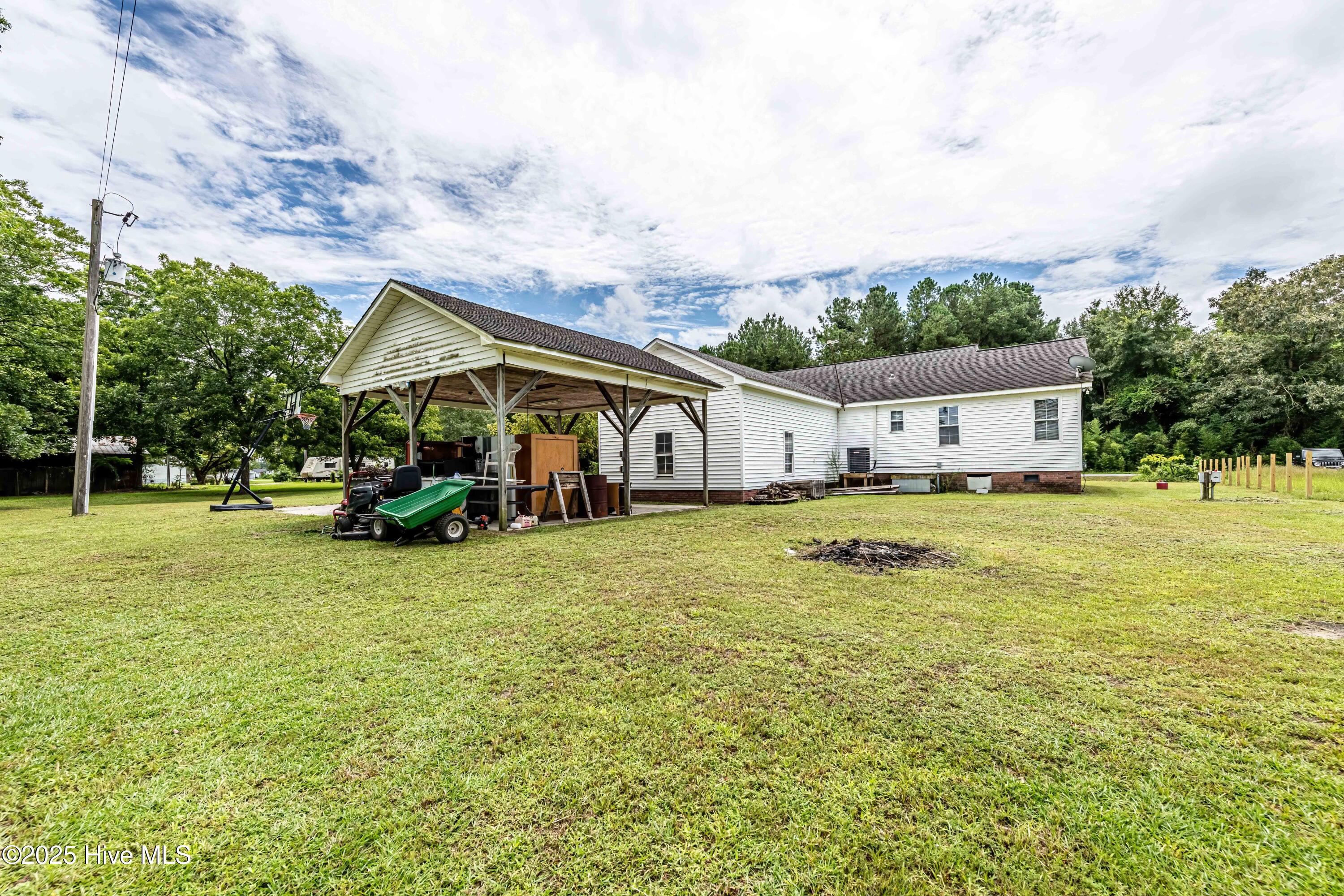 127 Rodney Lanier Road Chinquapin, NC 28521 - Photo 46 of 60 Back of home