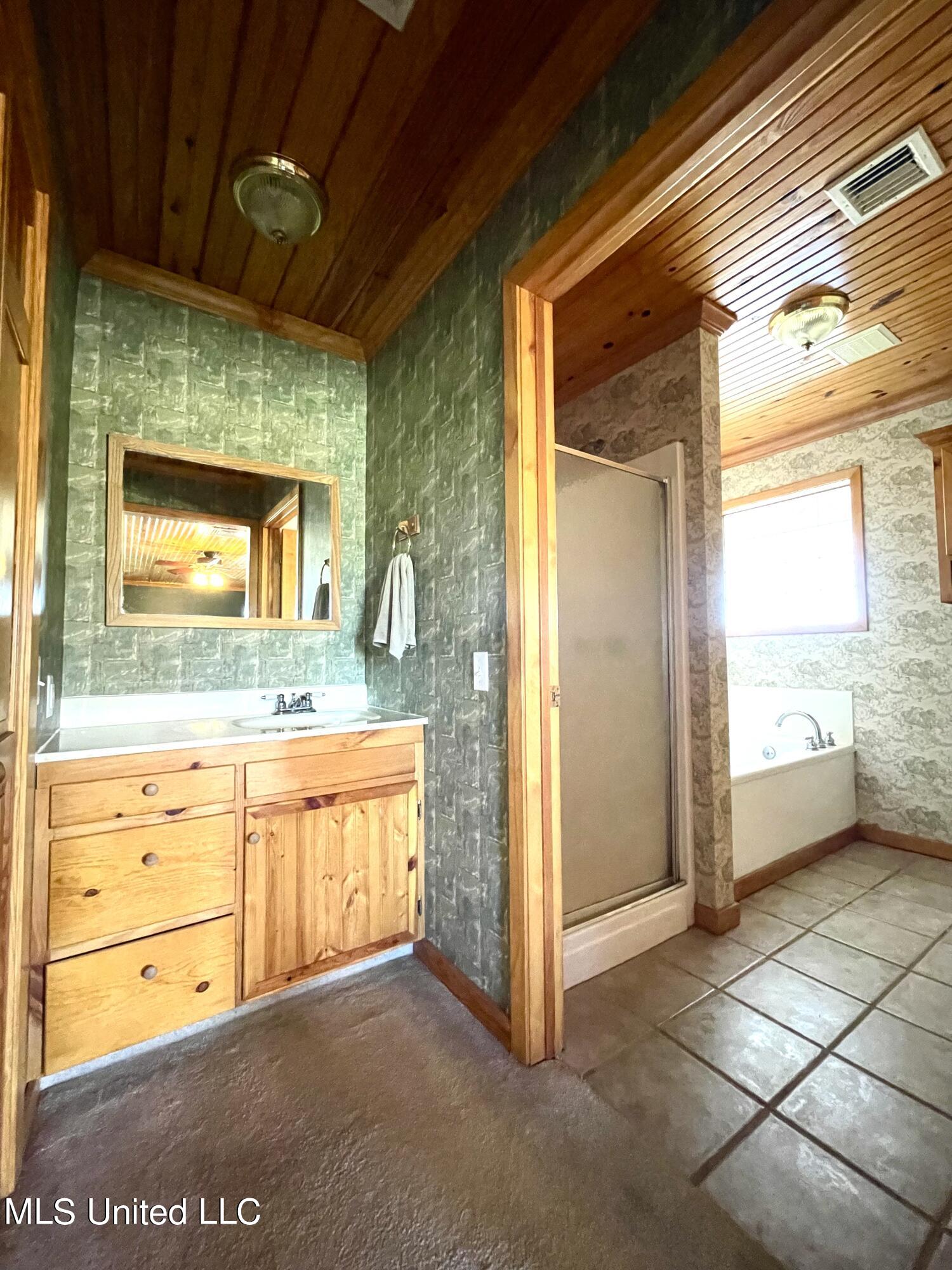 7847 Old Jackson Road Forest, MS 39074 - Photo 12 of 55 73BD73EF-9A2A-4EED-BD1E-662022F2DE44