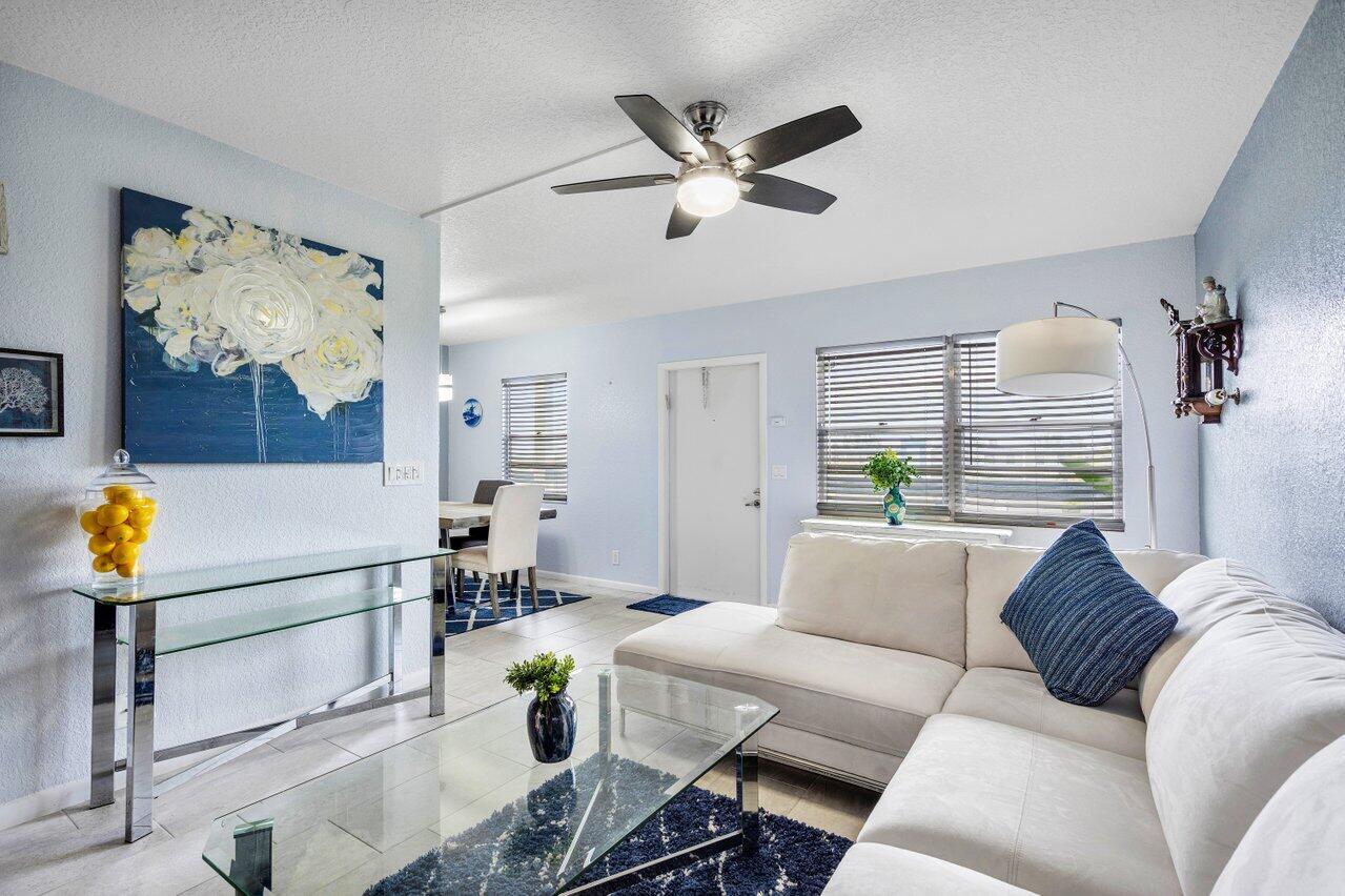 4034 Lincoln B, Unit 4034 Boca Raton, FL 33434 - Photo 8 of 29 Living Room