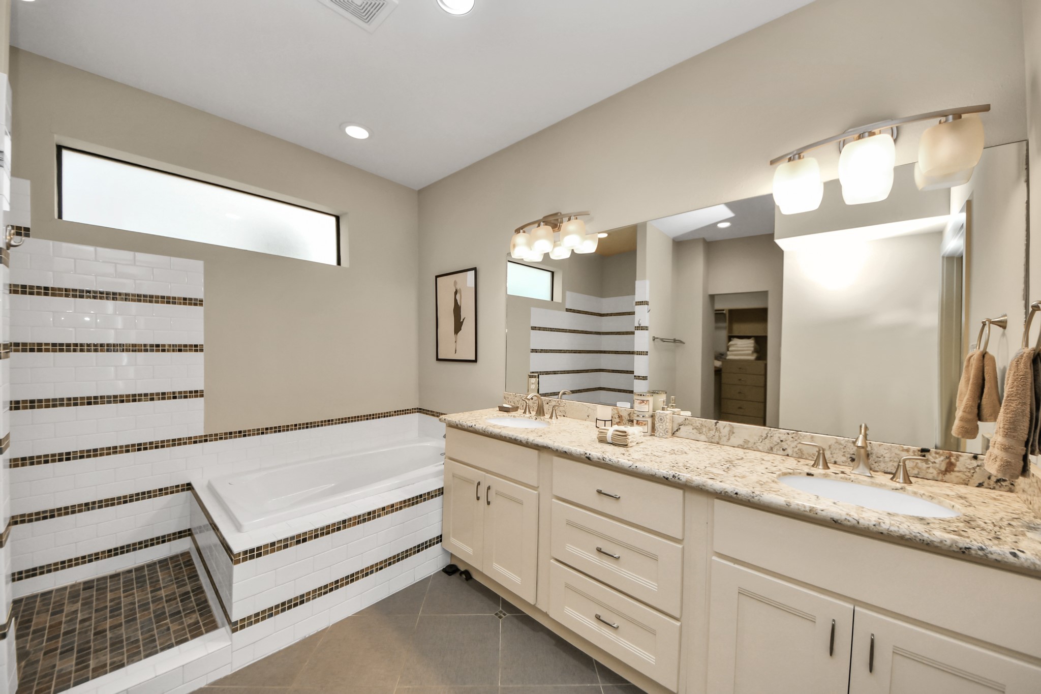 4510 Inker Street, Unit B Houston, TX 77007 - Photo 18 of 43 The primary bathroom