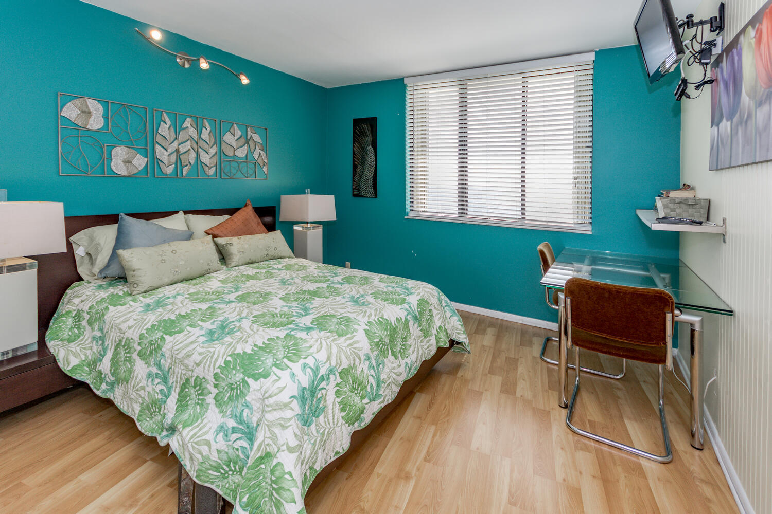 400 Ocean Trail Way, Unit 1405 Jupiter, FL 33477 - Photo 24 of 41 a bedroom with a bed and a chair