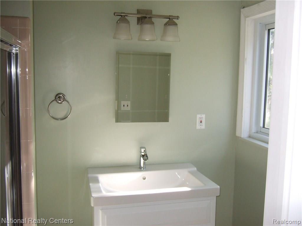 16223 Riverside Street Livonia, MI 48154 - Photo 28 of 62