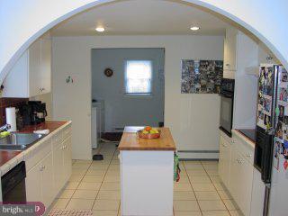 24 Elm Ridge Road Pennington, NJ 08534 - Photo 3 of 6