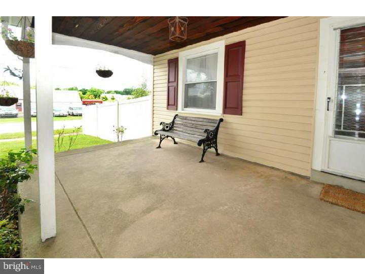 40 Belmar Road Hatboro, PA 19040 - Photo 2 of 25 Porch