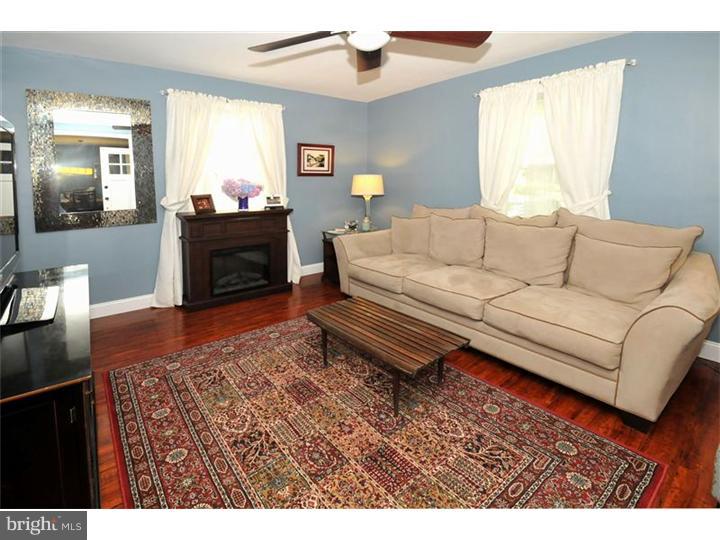 40 Belmar Road Hatboro, PA 19040 - Photo 3 of 25 Living Room
