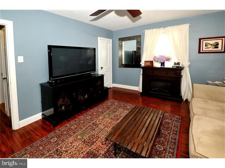 40 Belmar Road Hatboro, PA 19040 - Photo 4 of 25 Living Room