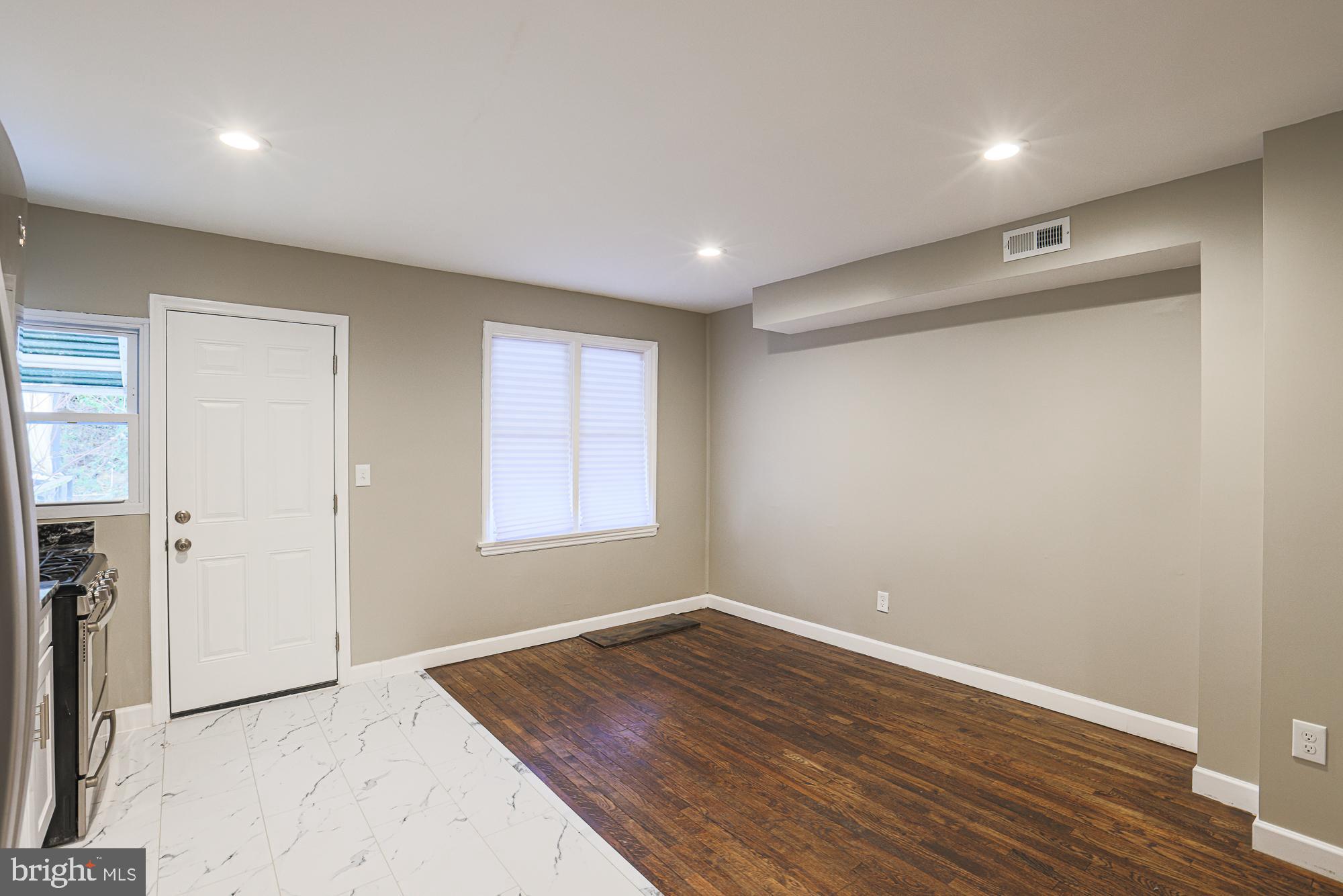 2454 Terra Firma Road Baltimore, MD 21225 - Photo 13 of 44 Dining area