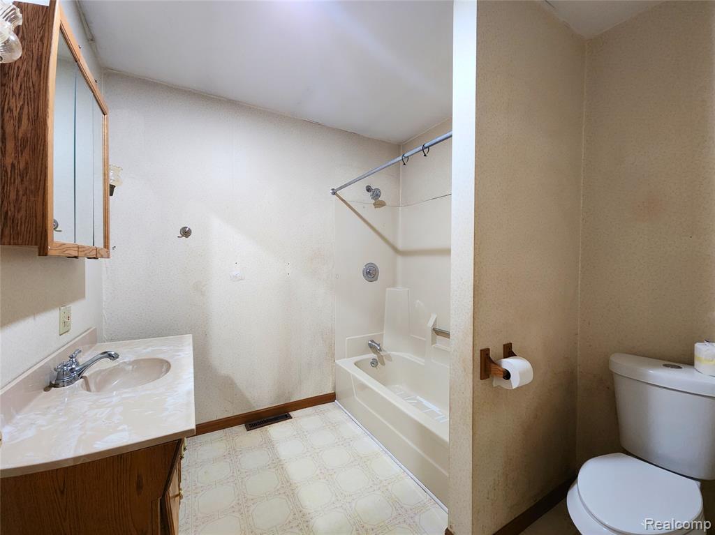 5665 White Creek Road Marlette, MI 48453 - Photo 23 of 42 Gallery Image 23