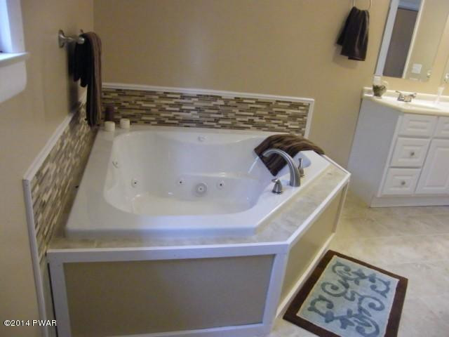 319 Rambling Way Milford, PA 18337 - Photo 8 of 22 Gallery Image 8
