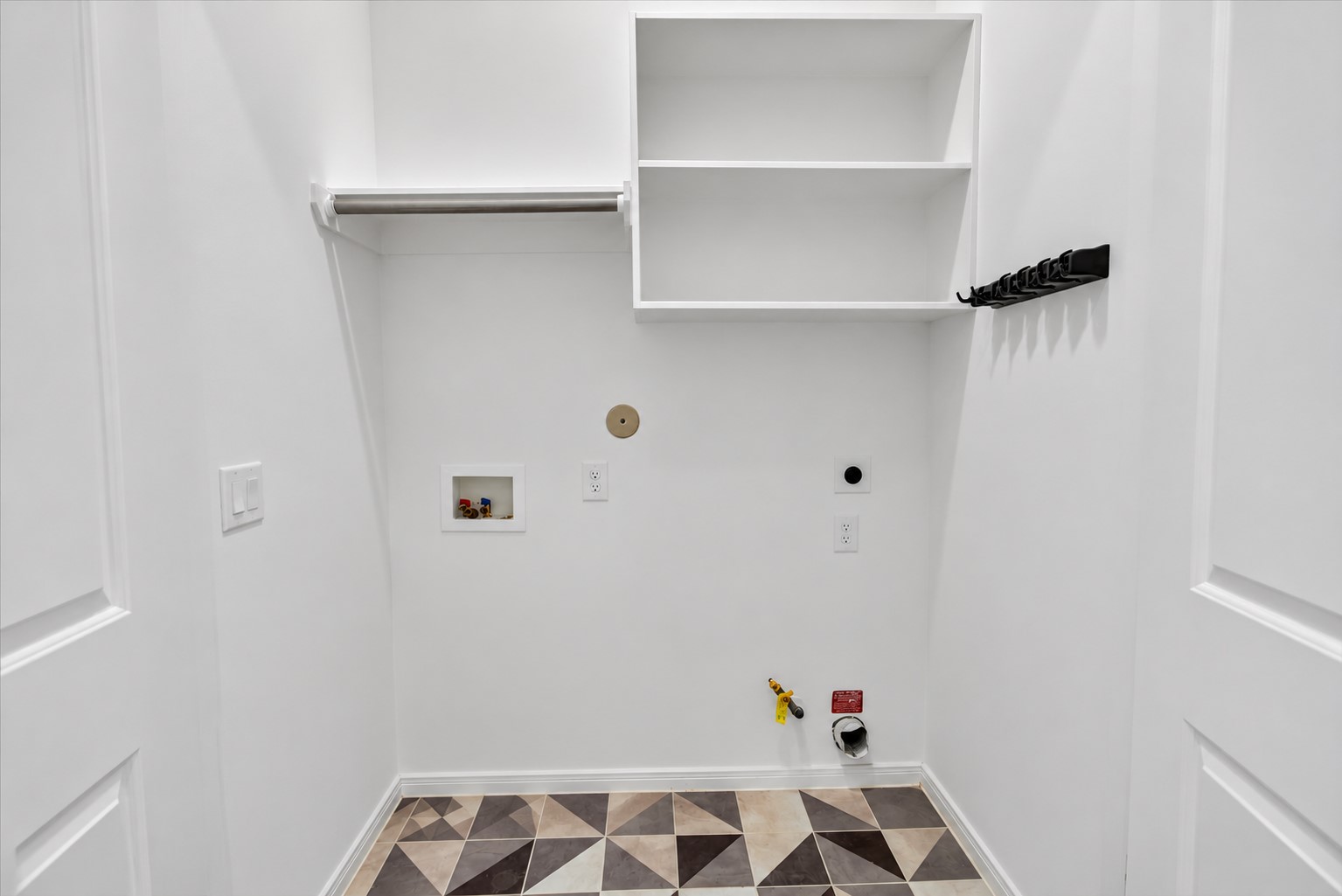 1526 Ojeman Road, Unit C Houston, TX 77055 - Photo 9 of 23 The spacious utility room is also conveniently located on the 2nd floor!