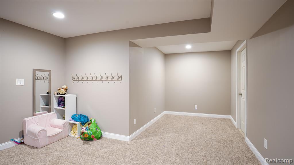 2351 Summit Cedar Howell, MI 48855 - Photo 19 of 25 Gallery Image 19