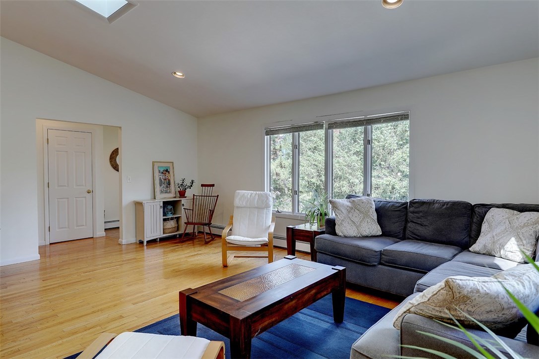33 Newman Road Pawtucket, RI 02860 - Photo 8 of 35