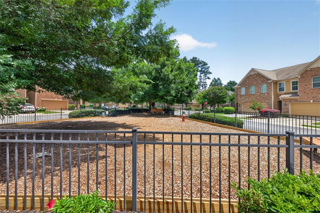 1572 Lenox Overlook Road Atlanta, GA 30329 - Photo 41 of 44