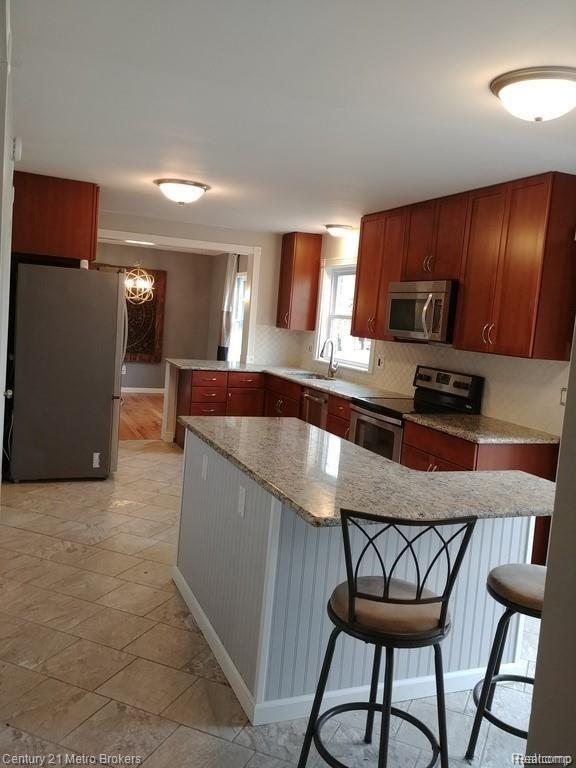 32250 Baintree Road Farmington Hills, MI 48334 - Photo 4 of 23