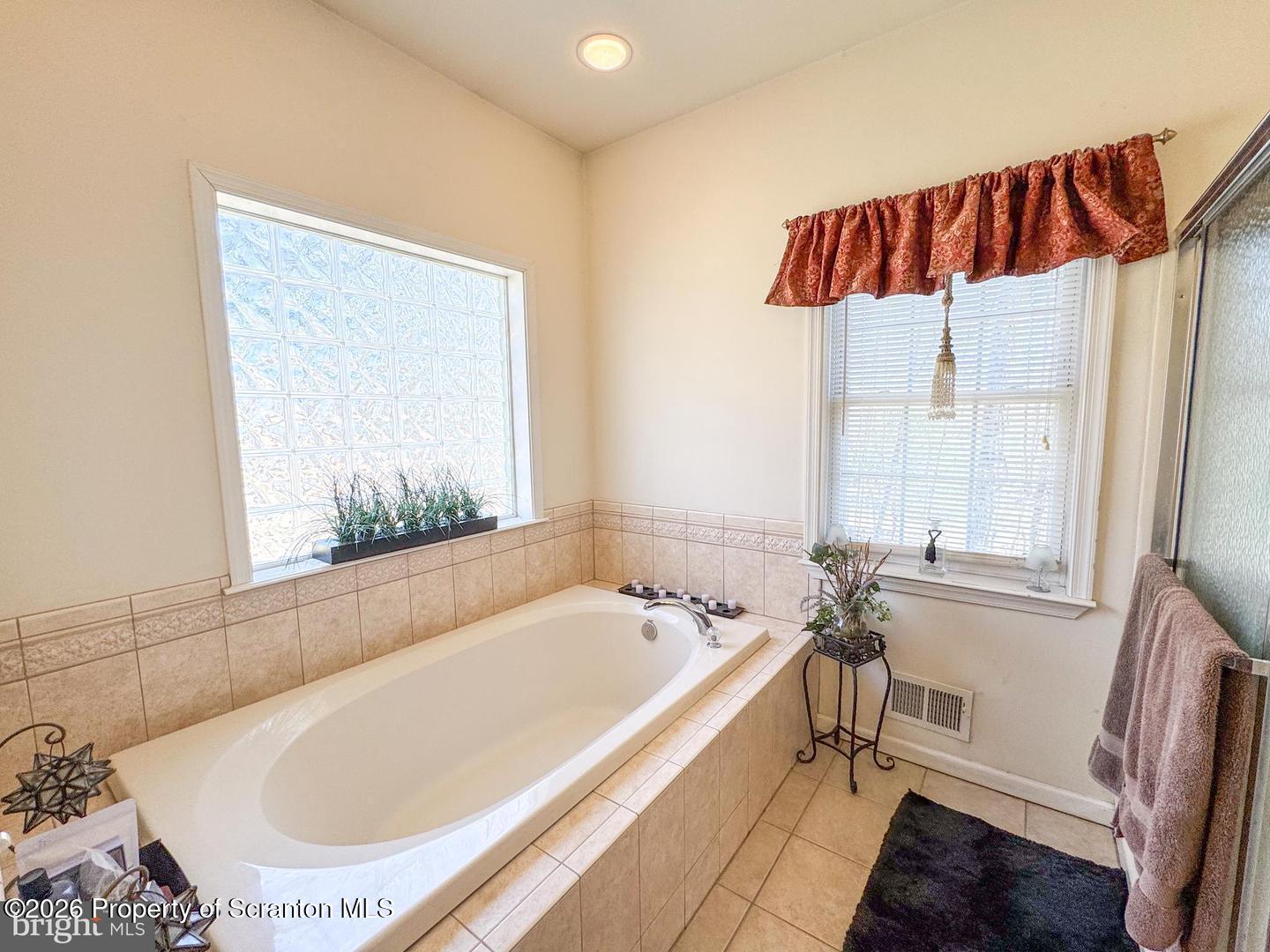 145 Oak Ridge Drive Milford, PA 18337 - Photo 20 of 33 Bathroom full 2