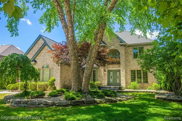 $1,100,000 | 6925 Elm Park Drive, Troy, MI 48098