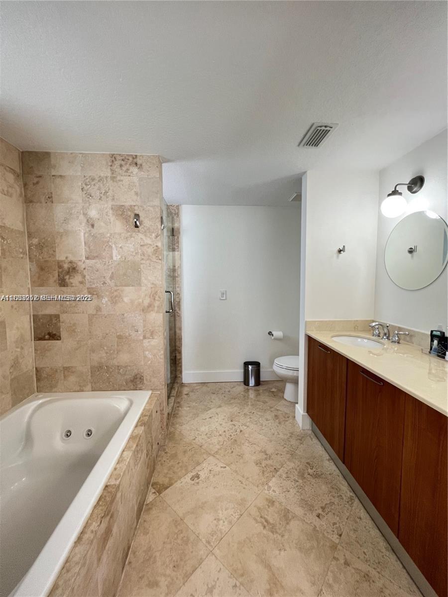 1043 Southwest 9th Court, Unit F1 Miami, FL 33130 - Photo 11 of 27 a bathroom with a bathtub and a sink