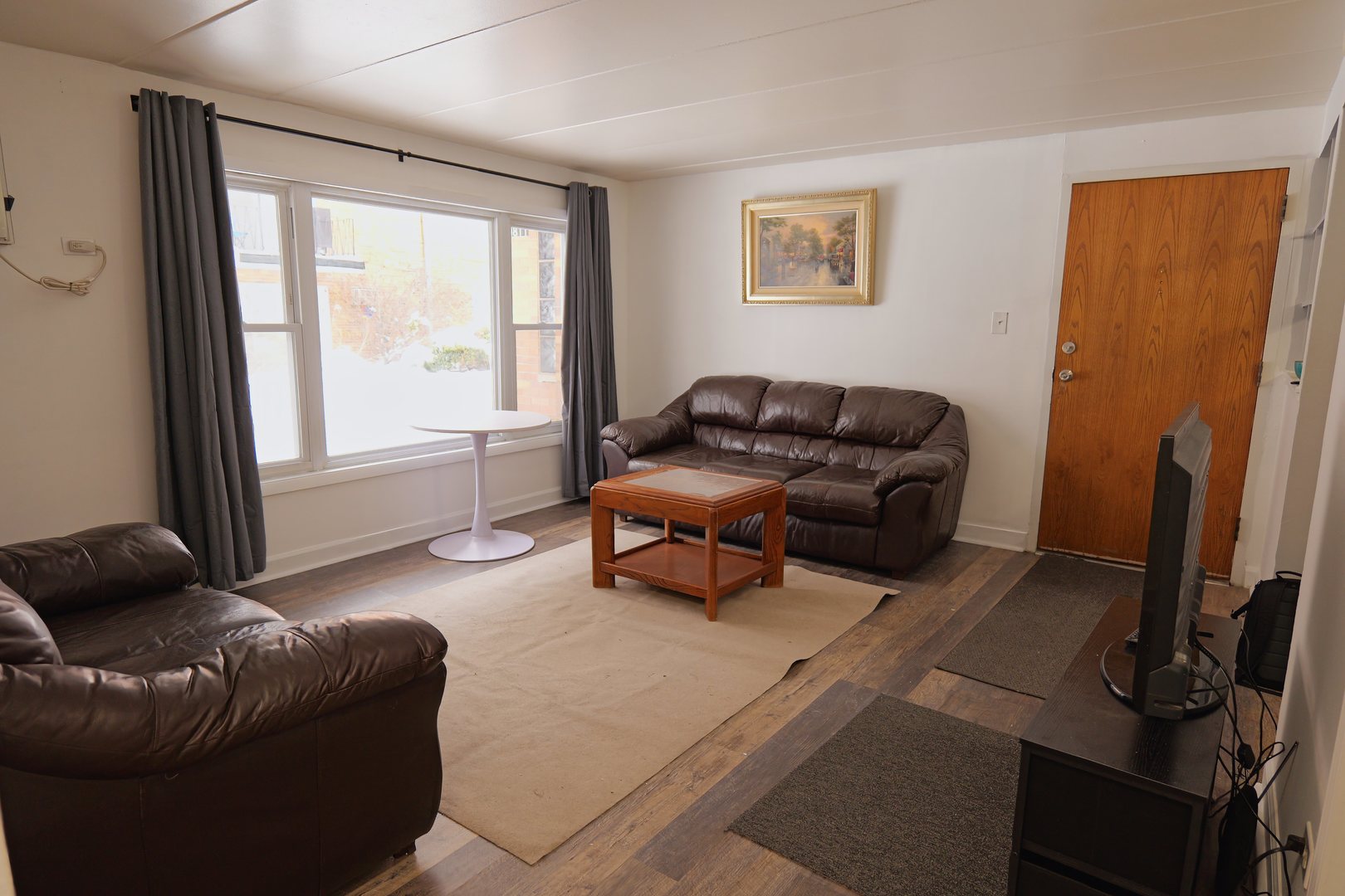 10811 South Lloyd Drive, Unit 3 Worth, IL 60482 - Photo 2 of 8 a living room with furniture and a window