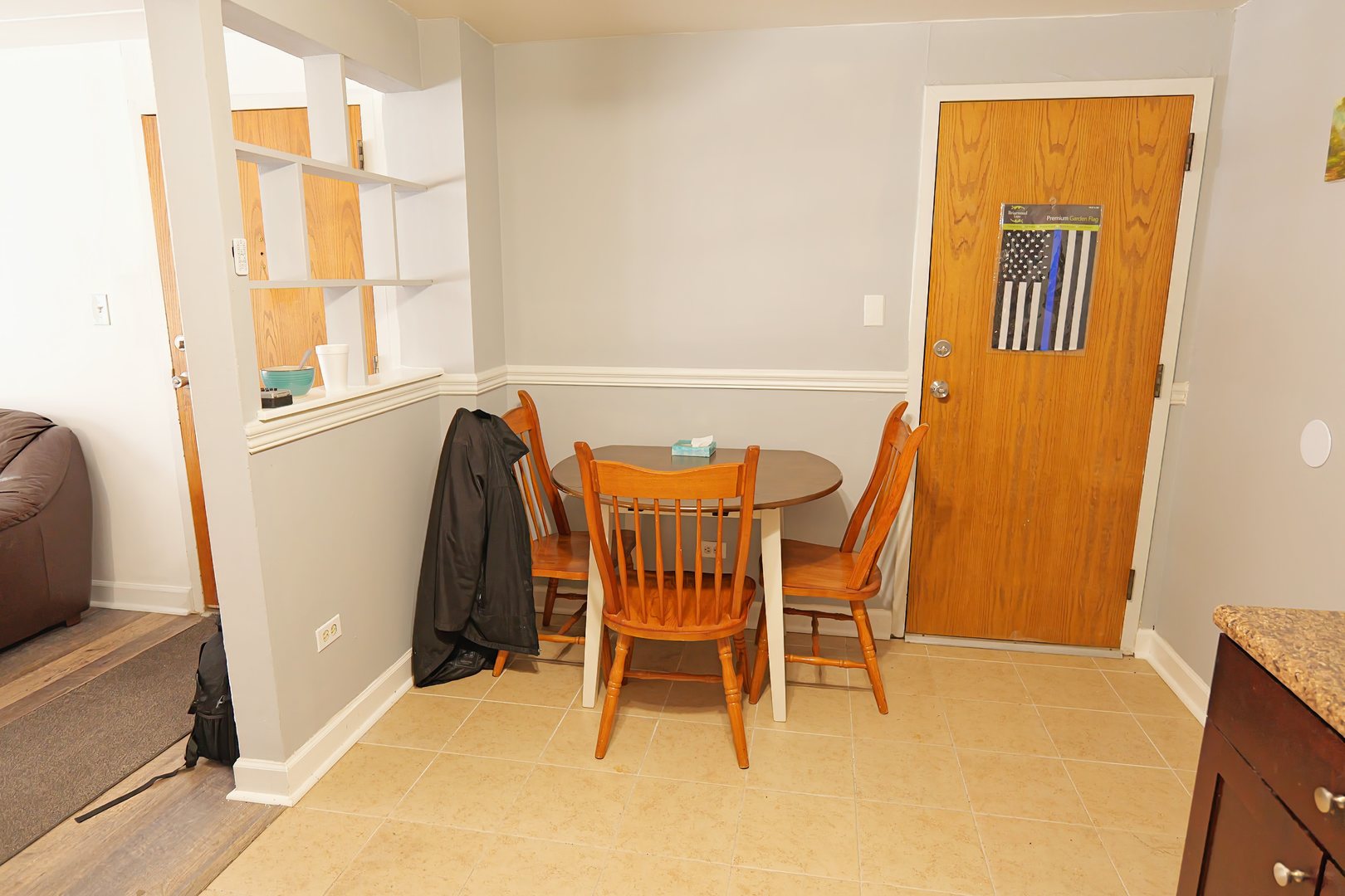 10811 South Lloyd Drive, Unit 3 Worth, IL 60482 - Photo 5 of 8 a dining room with furniture and a window