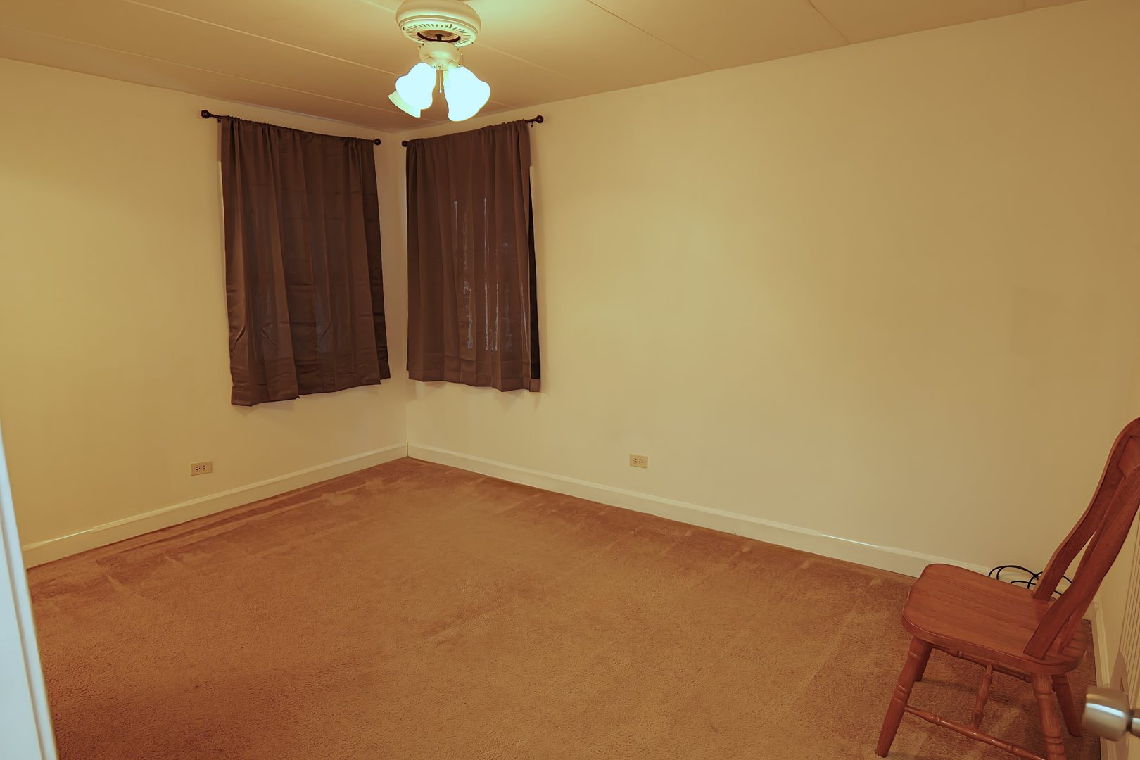 10811 South Lloyd Drive, Unit 3 Worth, IL 60482 - Photo 7 of 8 an empty room with ceiling fan and window