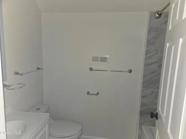 $1,650 | 29 Robin Street, Unit 2, Albany, NY 12206