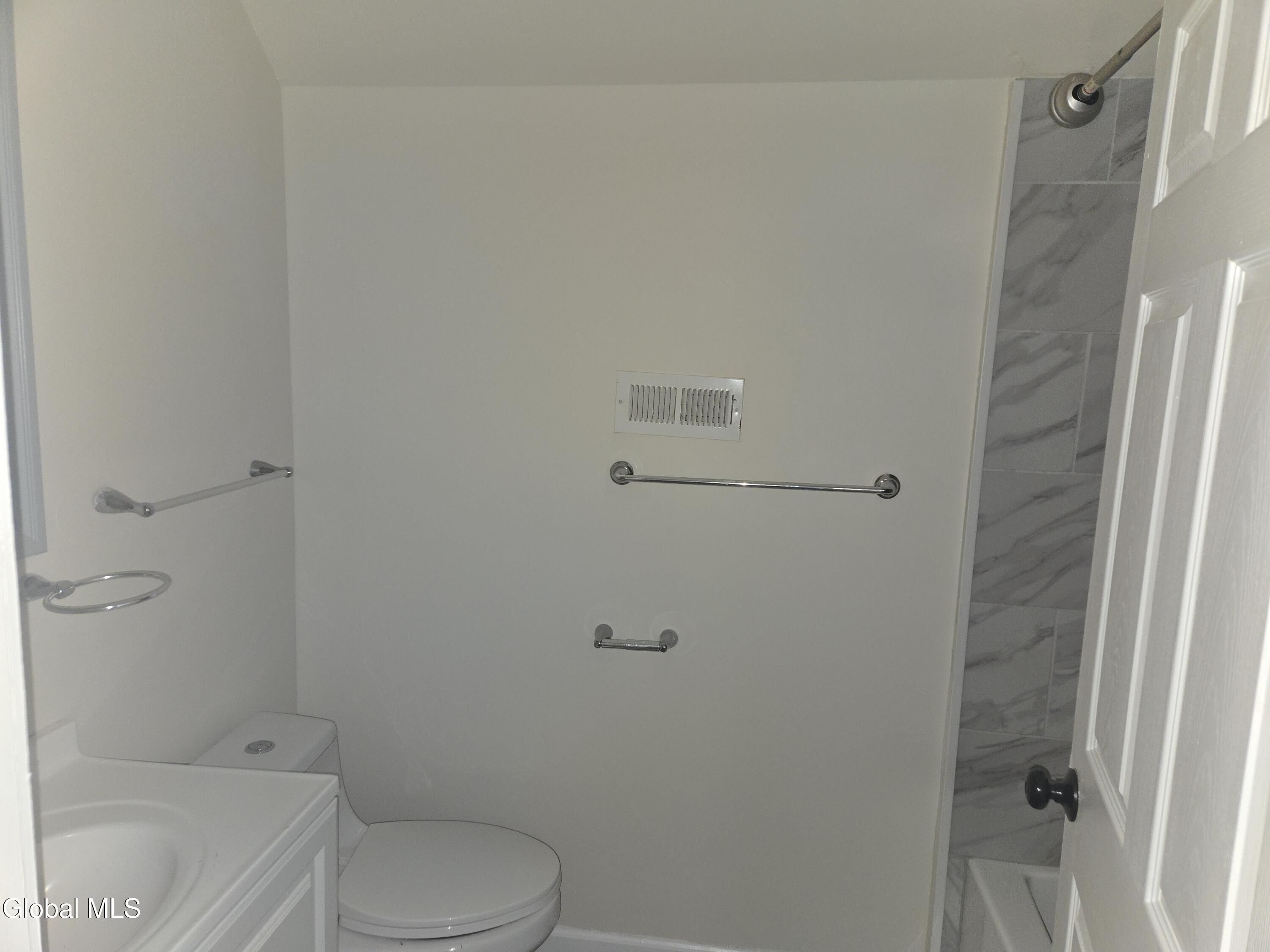 29 Robin Street, Unit 2 Albany, NY 12206 - Photo 15 of 19 20260314_121009