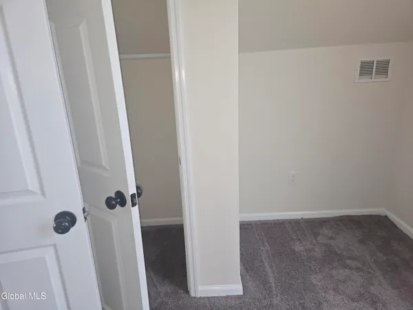 $1,650 | 29 Robin Street, Unit 2, Albany, NY 12206