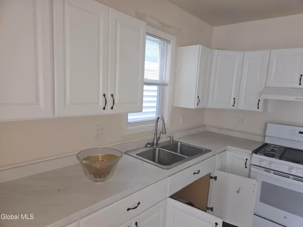 $1,650 | 29 Robin Street, Unit 2, Albany, NY 12206