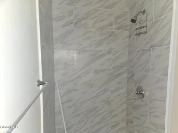 $1,650 | 29 Robin Street, Unit 2, Albany, NY 12206