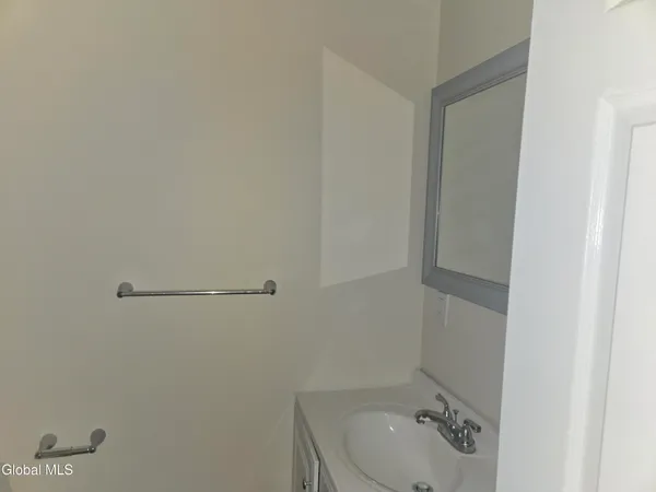 $1,650 | 29 Robin Street, Unit 2, Albany, NY 12206