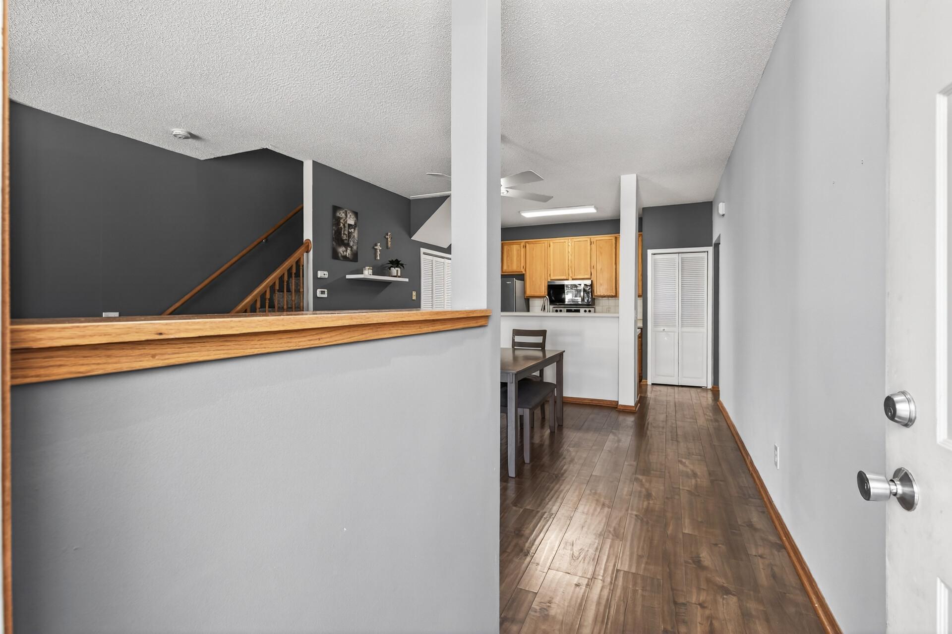 15610 Garnet Way Apple Valley, MN 55124 - Photo 4 of 23