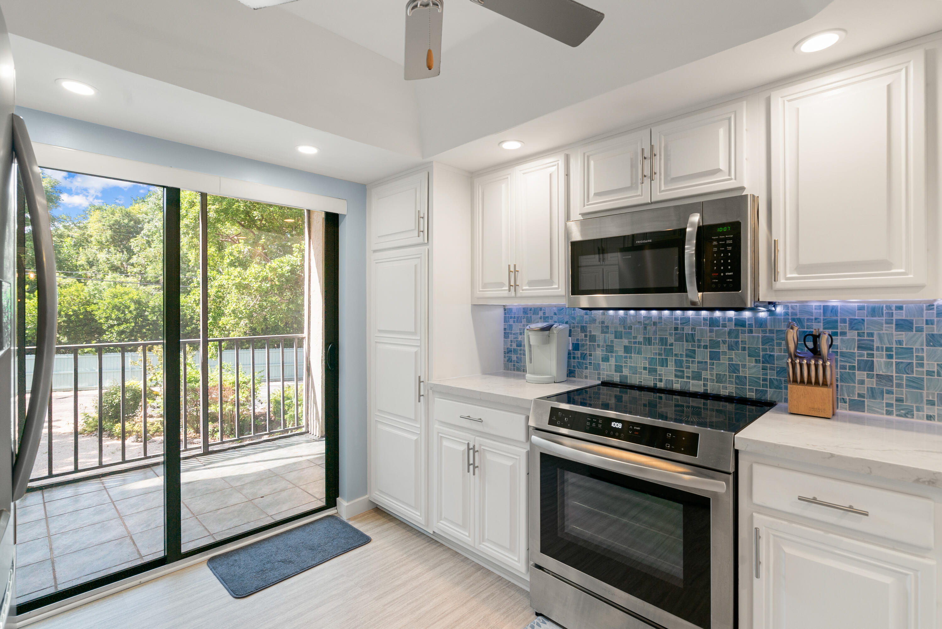 94220 Overseas Highway, Unit 5E Tavernier, FL 33037 - Photo 18 of 77 Updated Kitchen