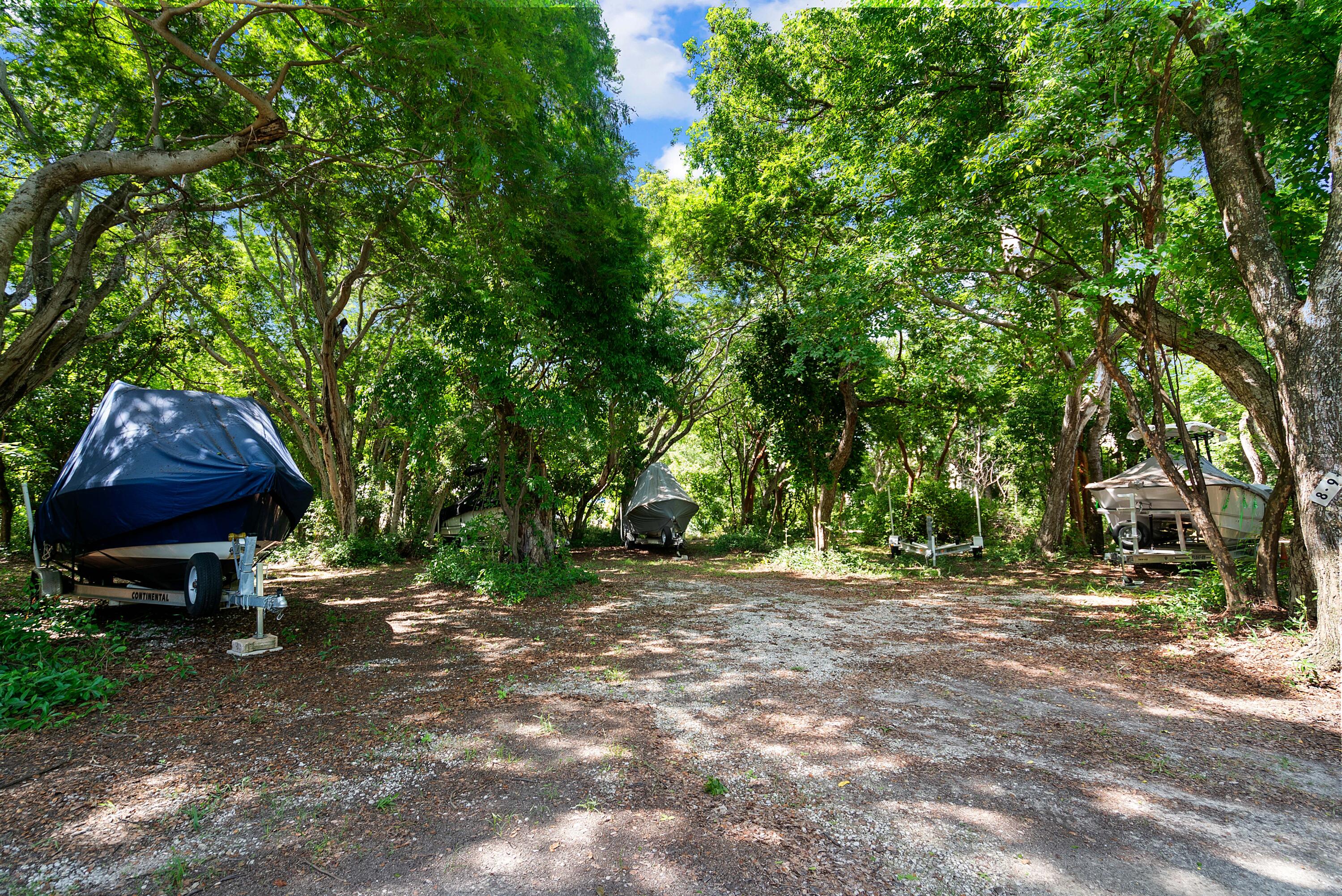 94220 Overseas Highway, Unit 5E Tavernier, FL 33037 - Photo 70 of 77 a backyard of a house with lots of green space