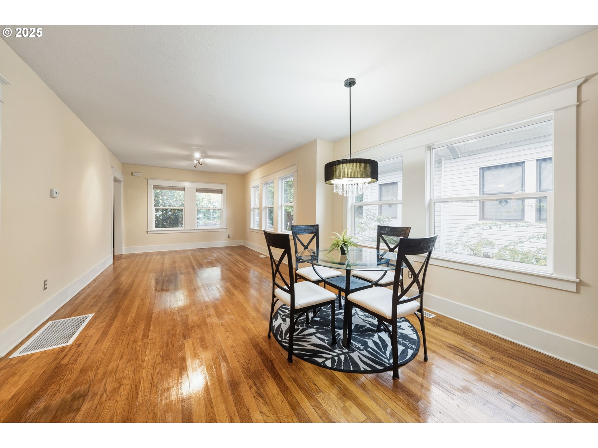127 West 24th Street Vancouver, WA 98660 - Photo 11 of 38 Living Room/Dining Room