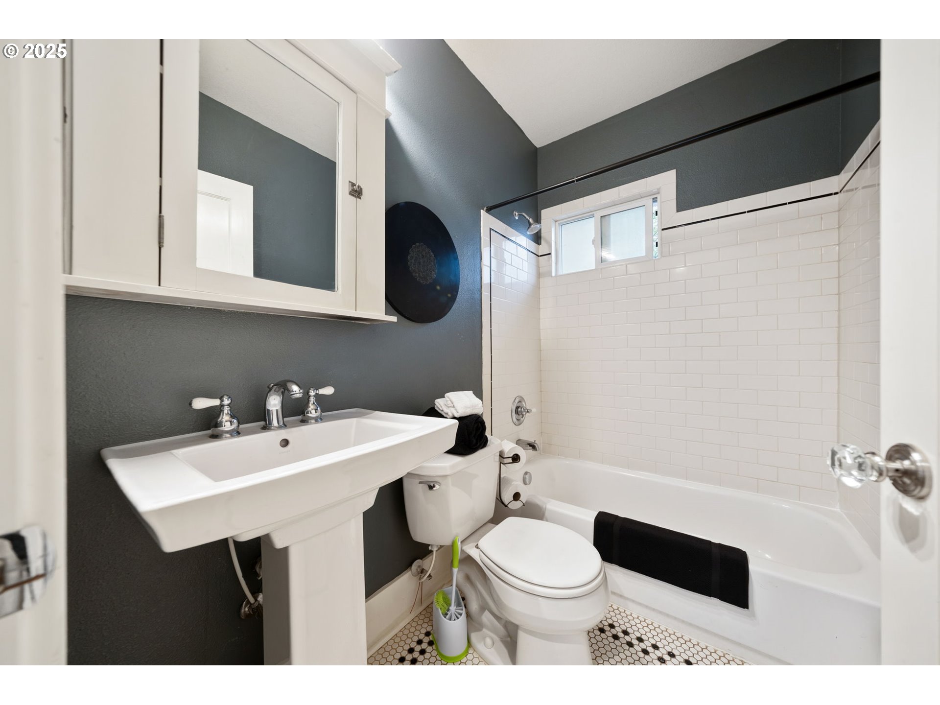 127 West 24th Street Vancouver, WA 98660 - Photo 22 of 38 Bathroom