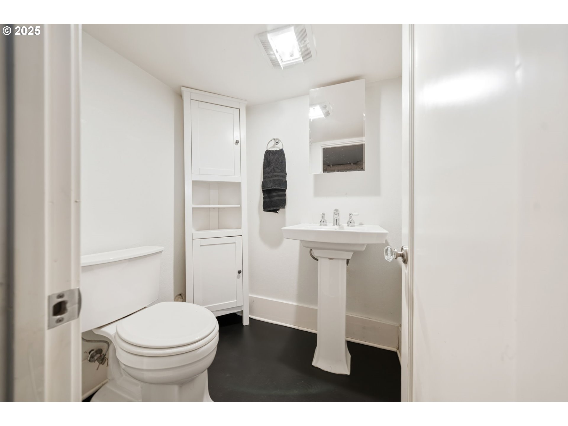 127 West 24th Street Vancouver, WA 98660 - Photo 26 of 38 Bathroom