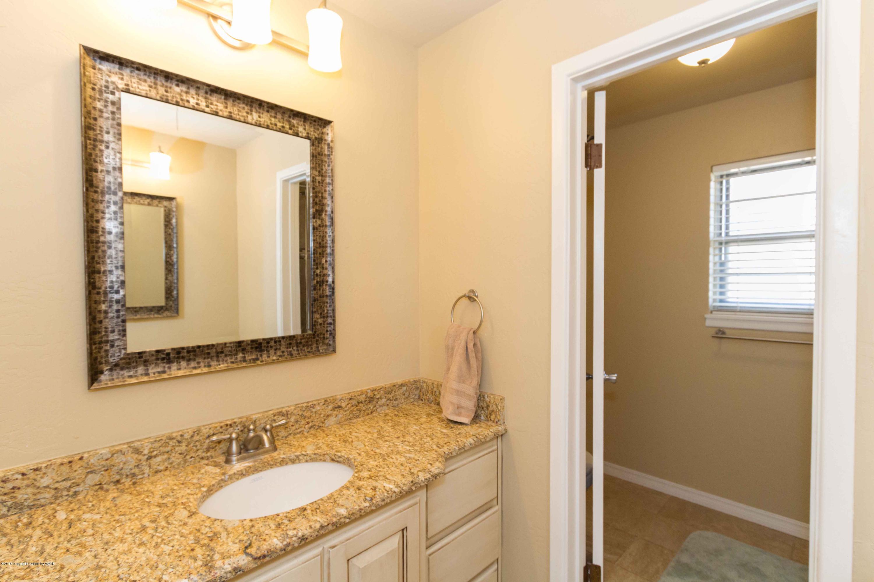 3906 Kingston Road Amarillo, TX 79109 - Photo 22 of 28 BATHROOM 2 VIEW 1