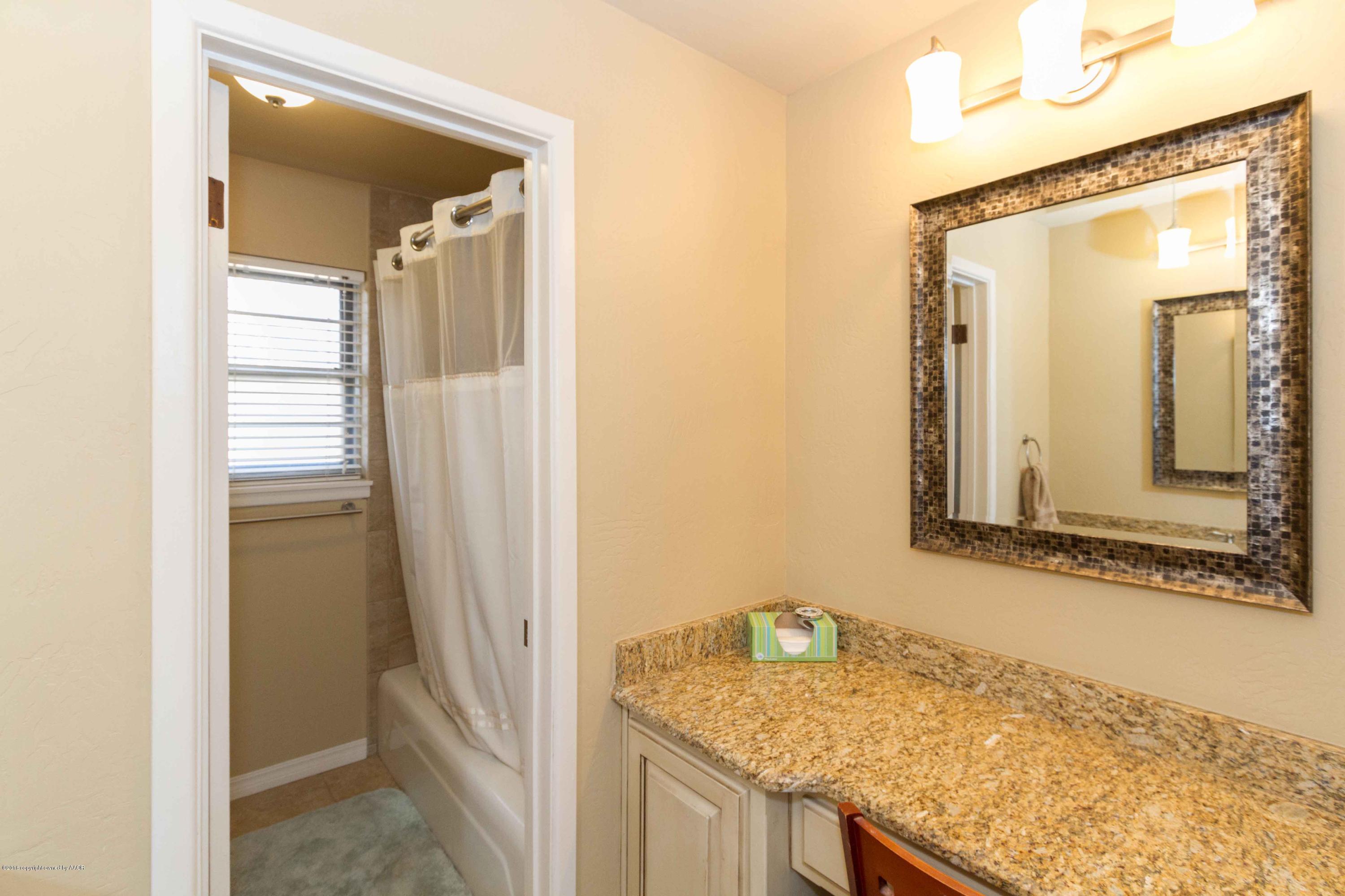 3906 Kingston Road Amarillo, TX 79109 - Photo 23 of 28 BATHROOM 2 VIEW 2