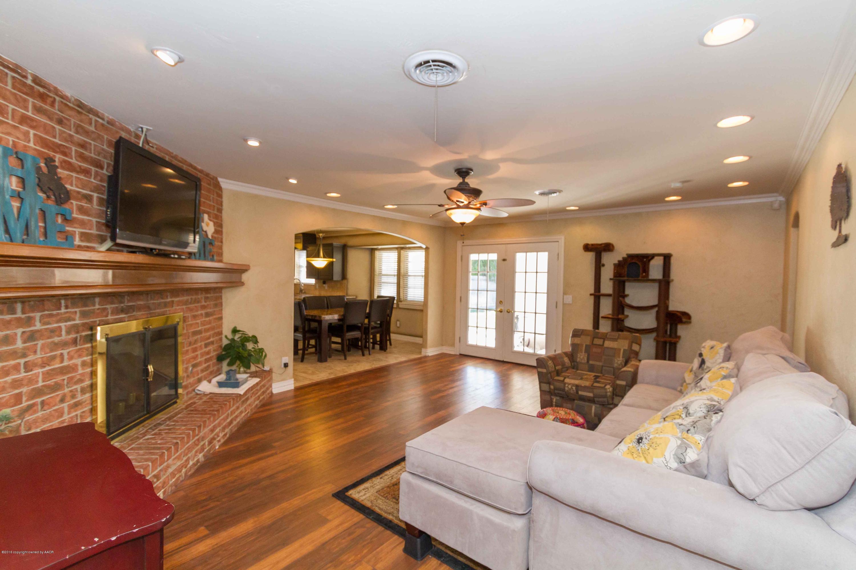 3906 Kingston Road Amarillo, TX 79109 - Photo 6 of 28 LIVING ROOM VIEW 1
