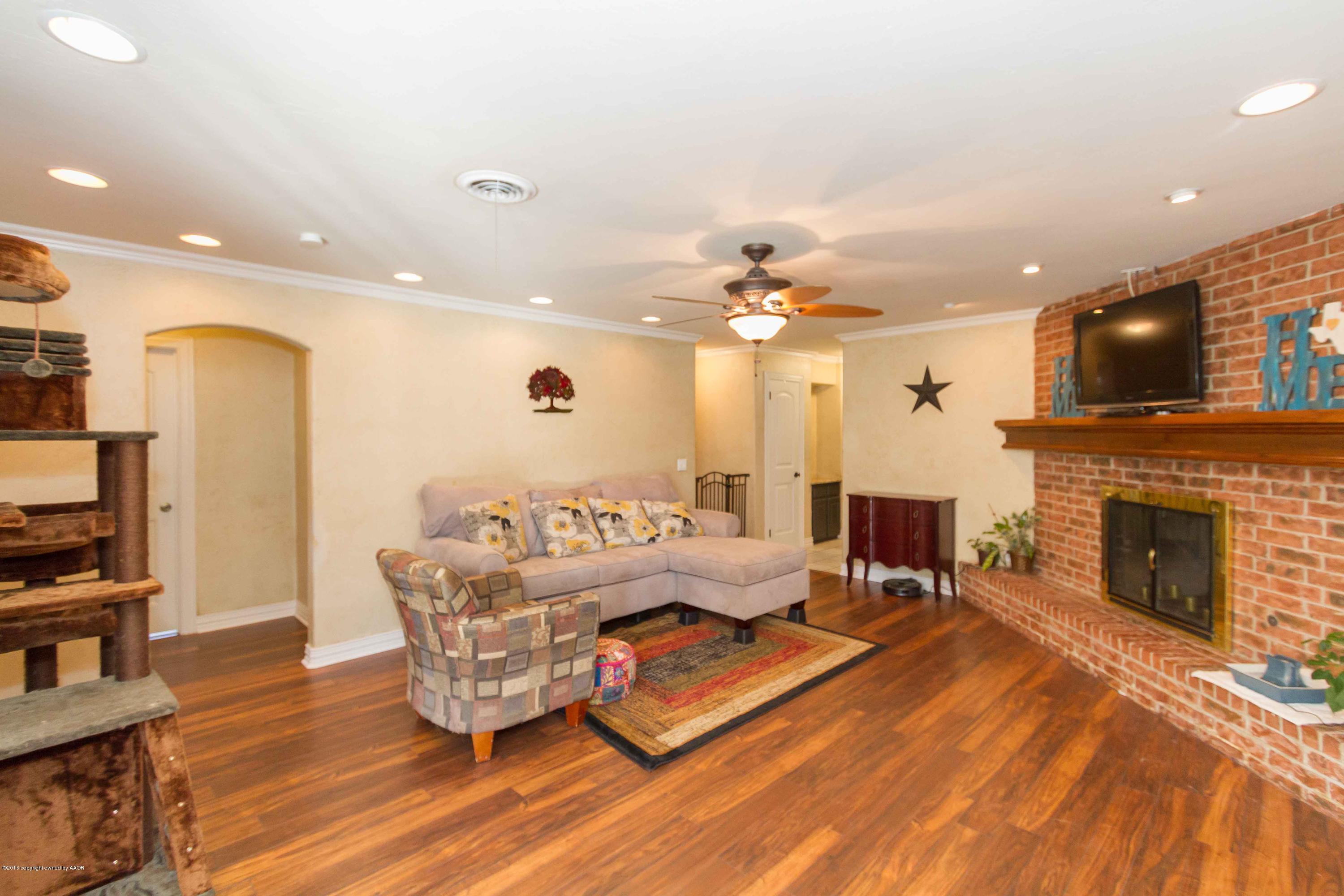 3906 Kingston Road Amarillo, TX 79109 - Photo 7 of 28 LIVING ROOM VIEW 2
