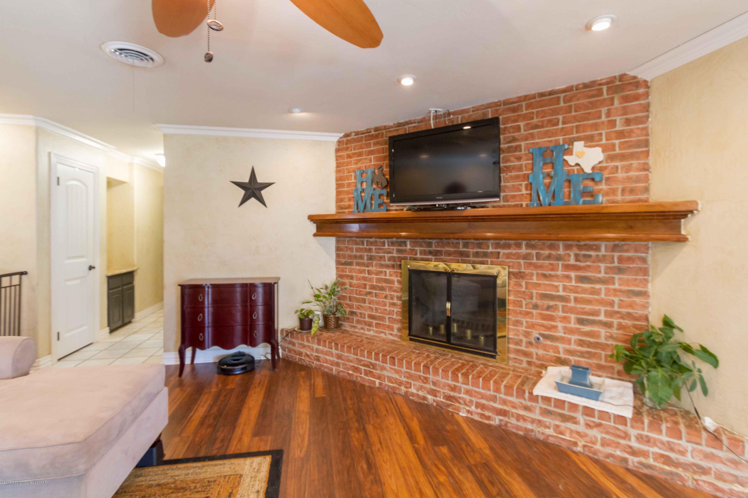 3906 Kingston Road Amarillo, TX 79109 - Photo 8 of 28 LIVING ROOM VIEW 3