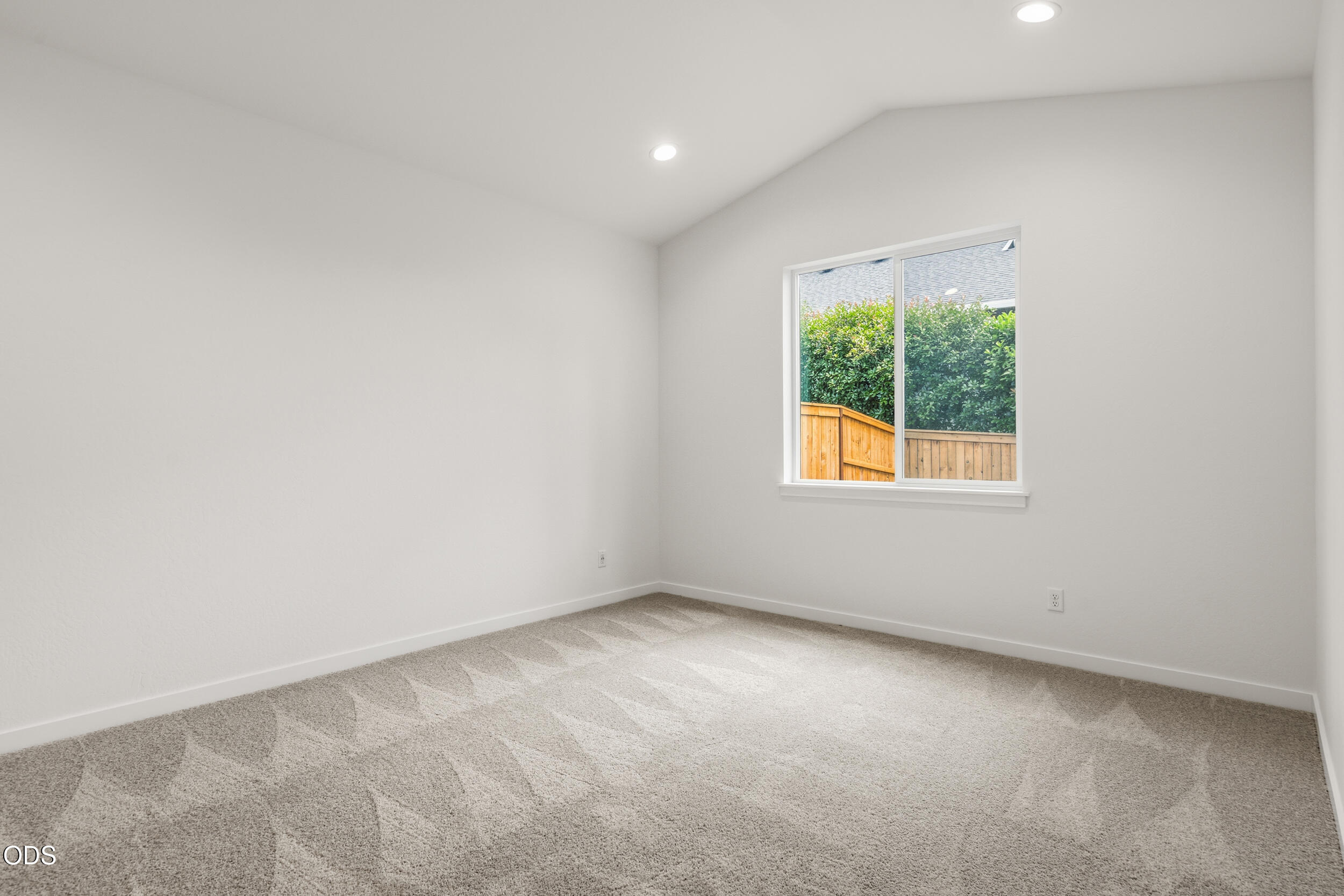 136 Valemont Drive, Unit 13 Eagle Point, OR 97524 - Photo 17 of 31