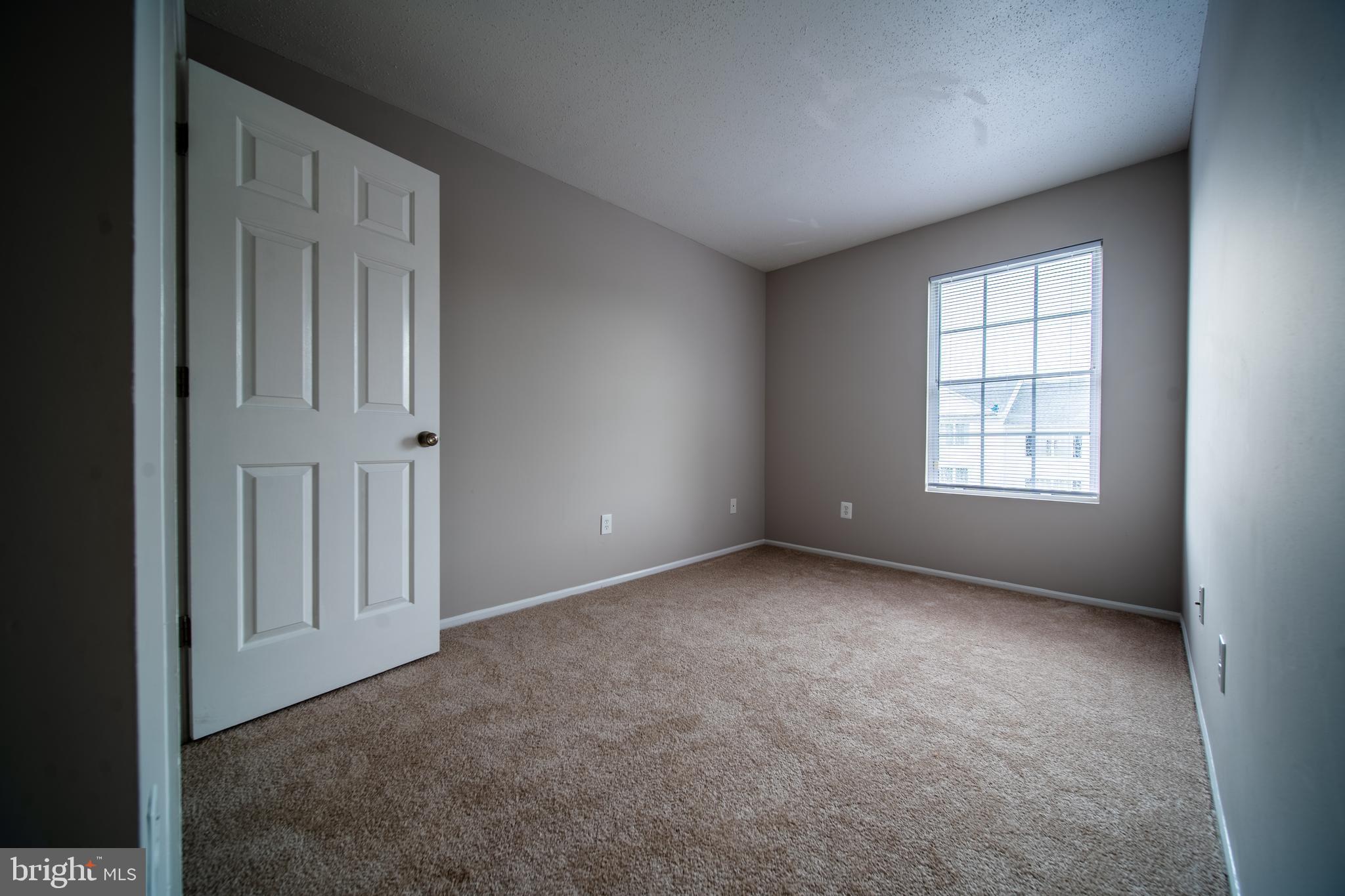 120 Fort Evans Road Southeast, Unit E Leesburg, VA 20175 - Photo 18 of 29 an empty room with windows and closet