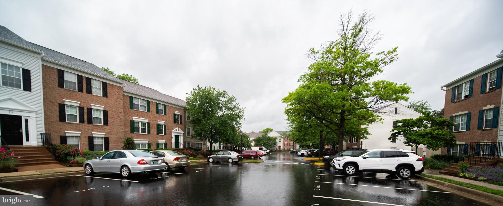 120 Fort Evans Road Southeast, Unit E Leesburg, VA 20175 - Photo 26 of 29 a car parked in front of a building