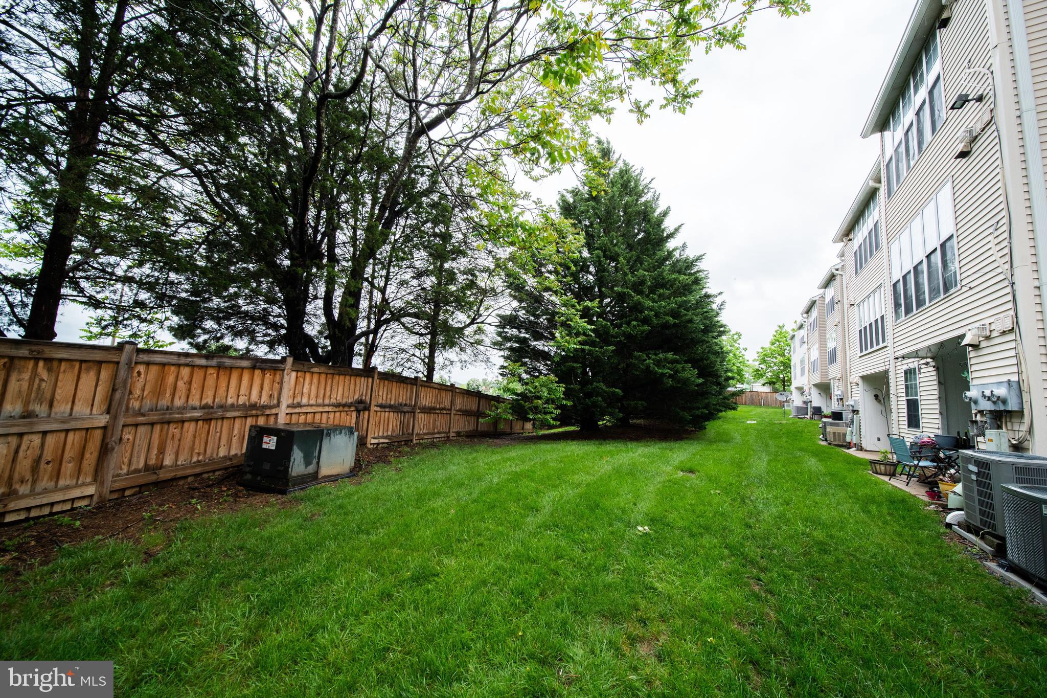 120 Fort Evans Road Southeast, Unit E Leesburg, VA 20175 - Photo 27 of 29 a view of a backyard with a garden