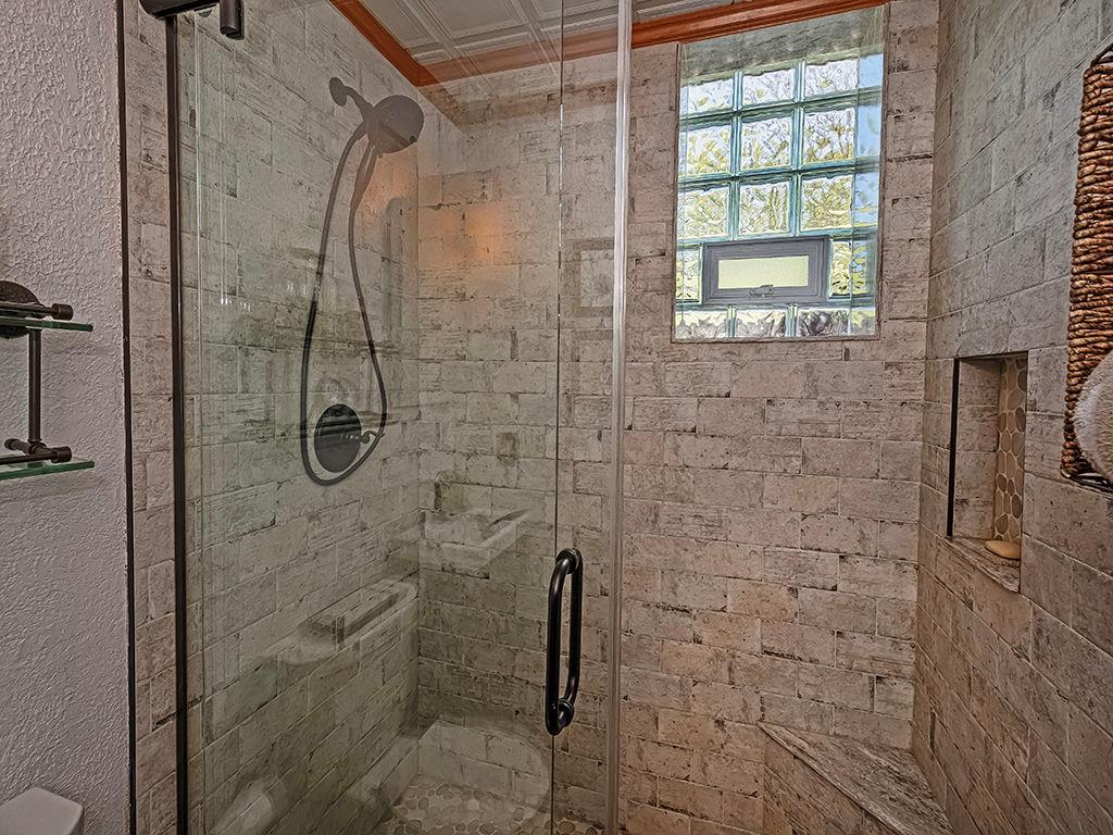 638 Knoll Lane Apollo, PA 15613 - Photo 24 of 30 a bathroom with a shower